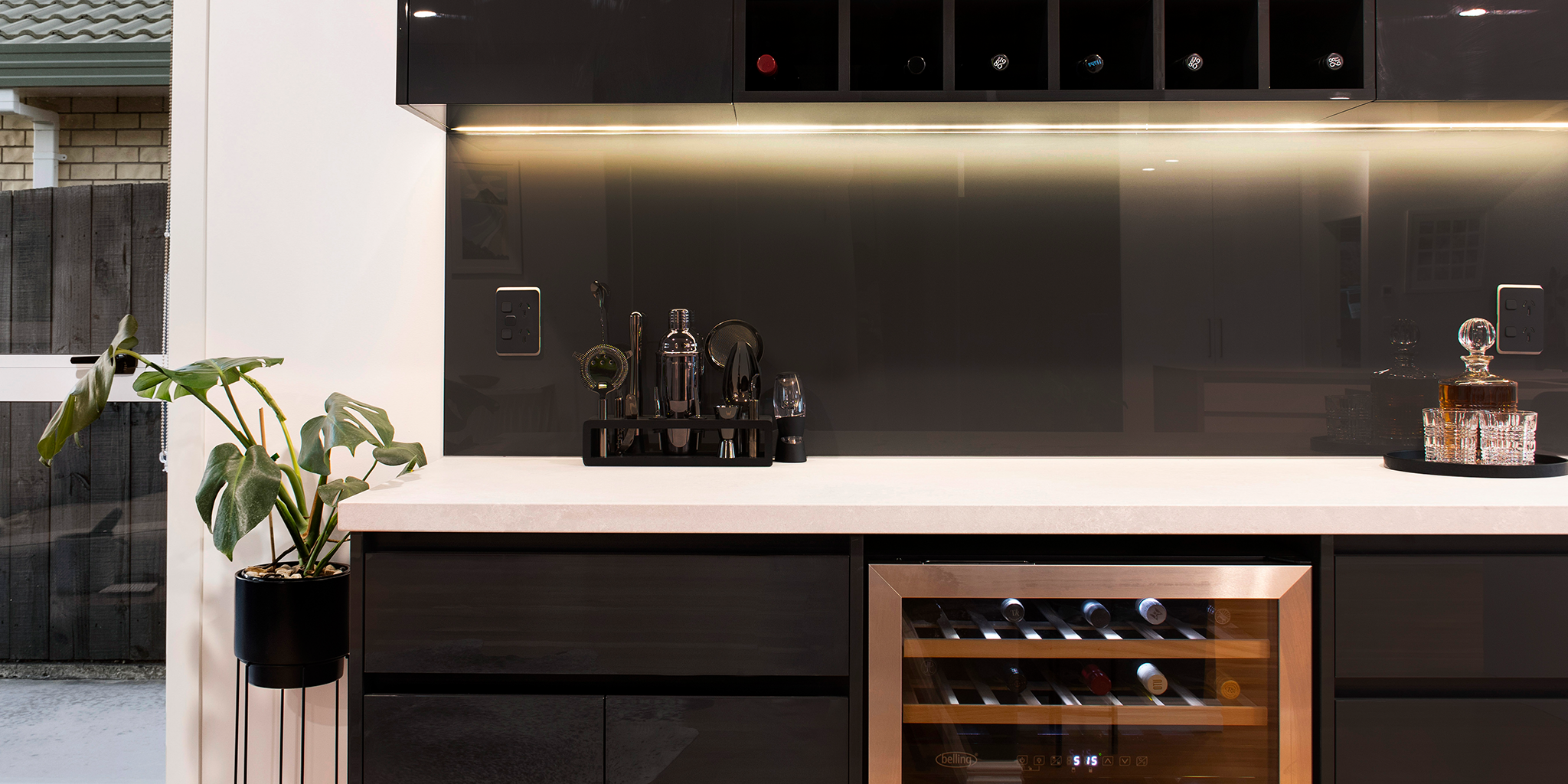 Lava gloss acrylic bar